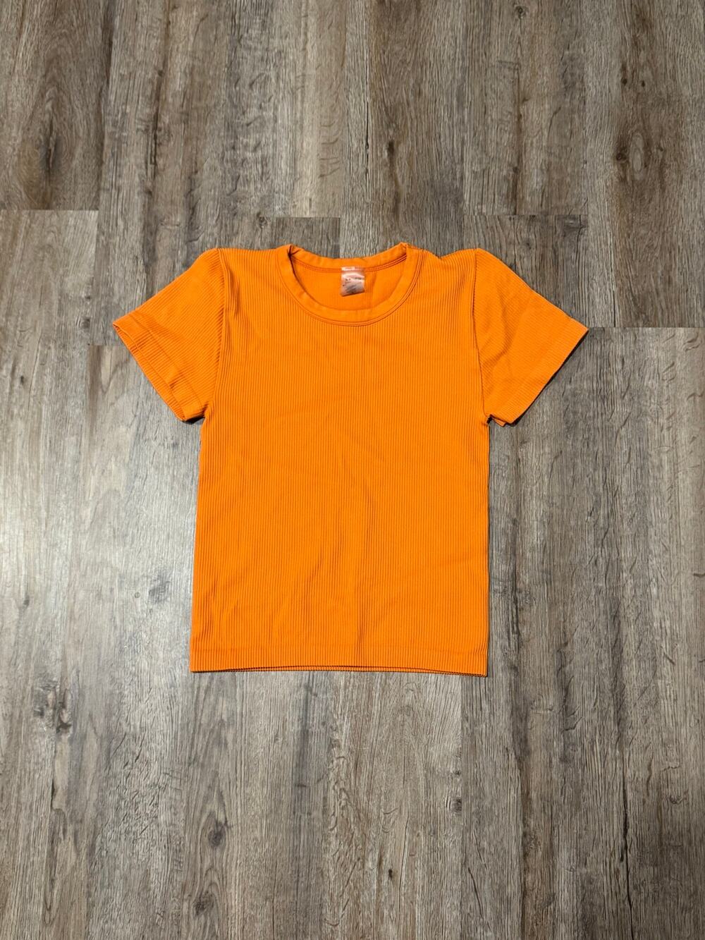 Aritzia Women’s Sunday Best Orange Ribbed Seamless Short Sleeve Top Size Medium